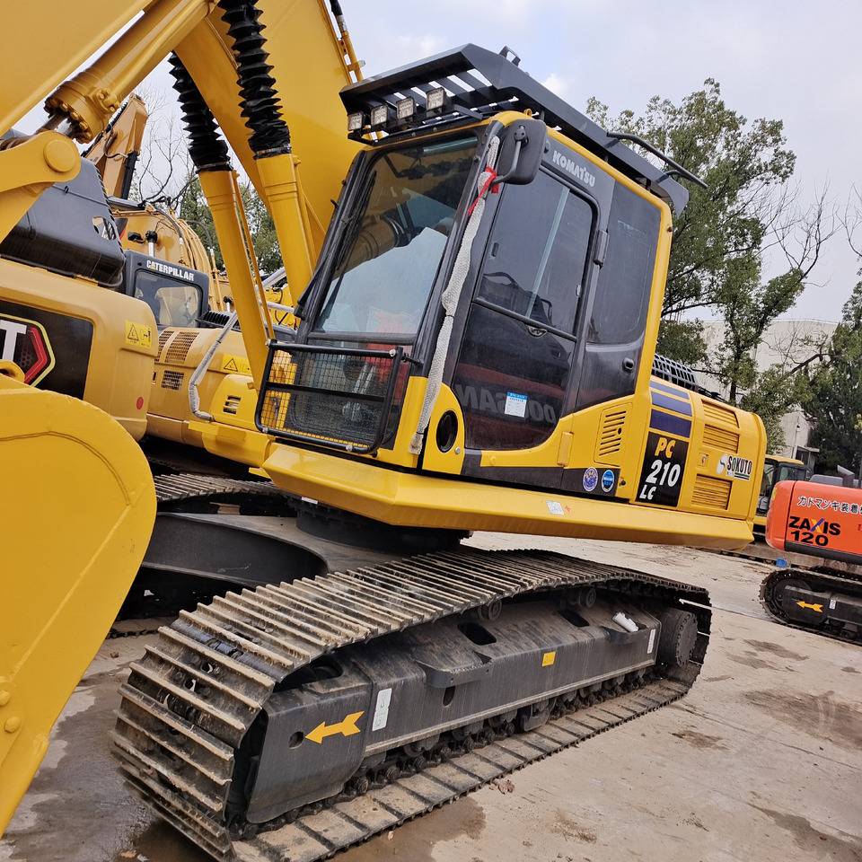 KOMATSU PC210LC-8 - Pelle sur chenille: photos 3 KOMATSU PC210LC-8 - Pelle sur chenille: photos 3