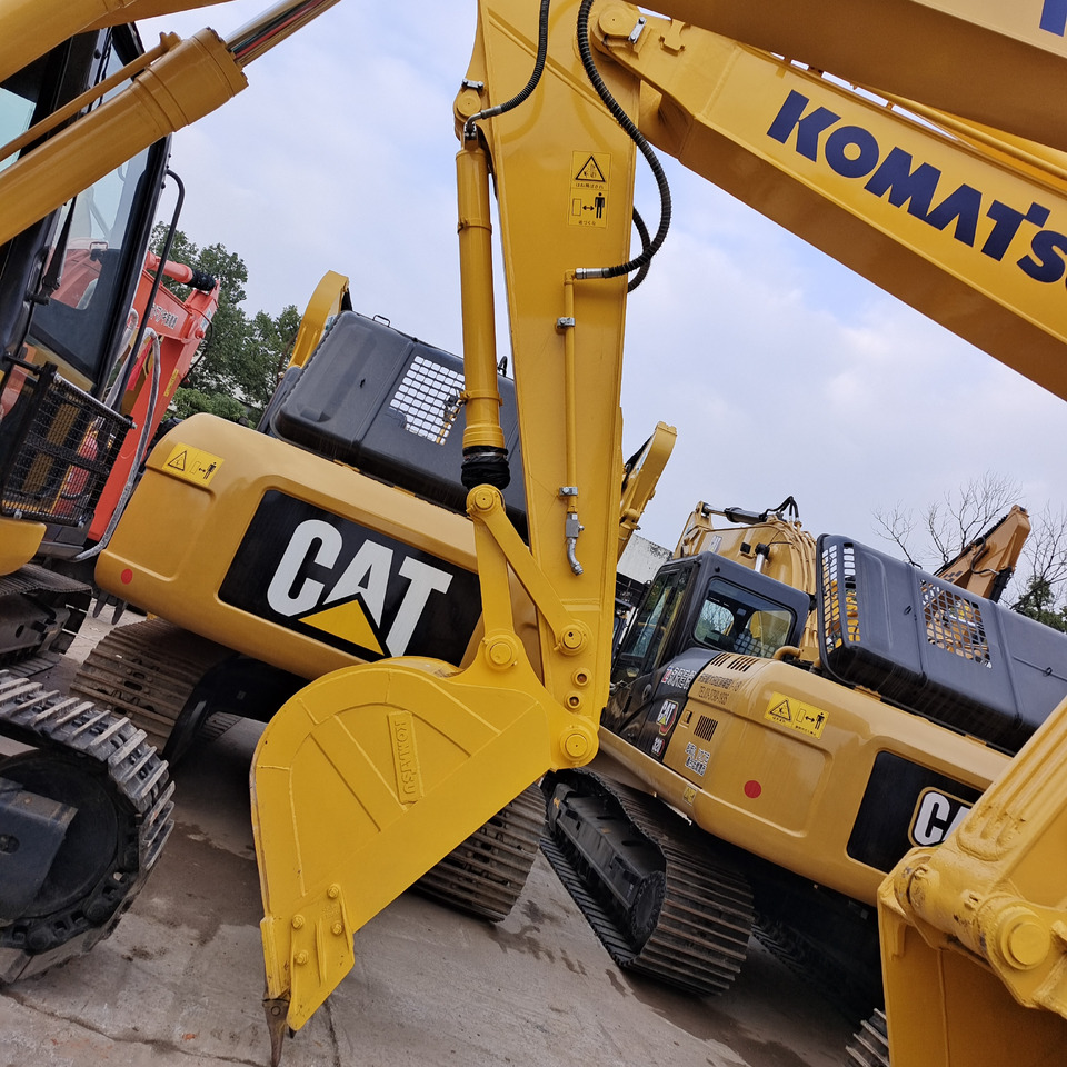 KOMATSU PC210LC-8 - Pelle sur chenille: photos 2 KOMATSU PC210LC-8 - Pelle sur chenille: photos 2