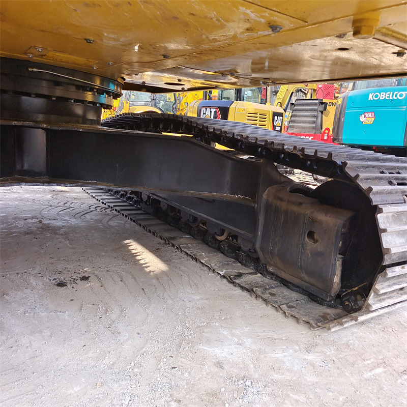 KOMATSU PC220-8N1 PC220 - Pelle sur chenille: photos 4 KOMATSU PC220-8N1 PC220 - Pelle sur chenille: photos 4