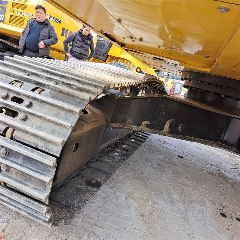 KOMATSU PC220-8N1 PC220 - Pelle sur chenille: photos 2 KOMATSU PC220-8N1 PC220 - Pelle sur chenille: photos 2