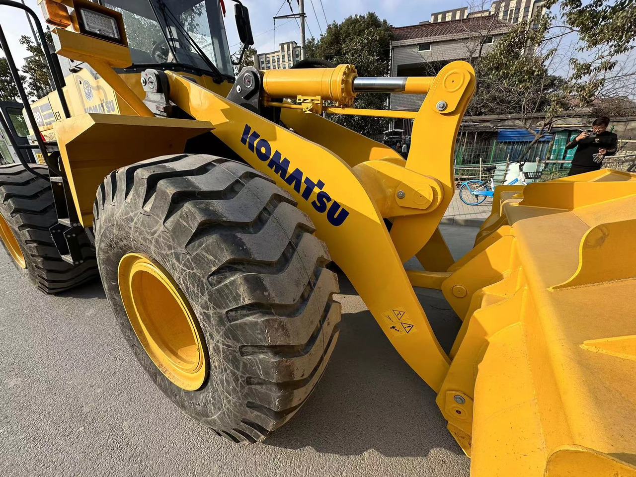 KOMATSU WA 380 - Chargeuse sur pneus: photos 2 KOMATSU WA 380 - Chargeuse sur pneus: photos 2