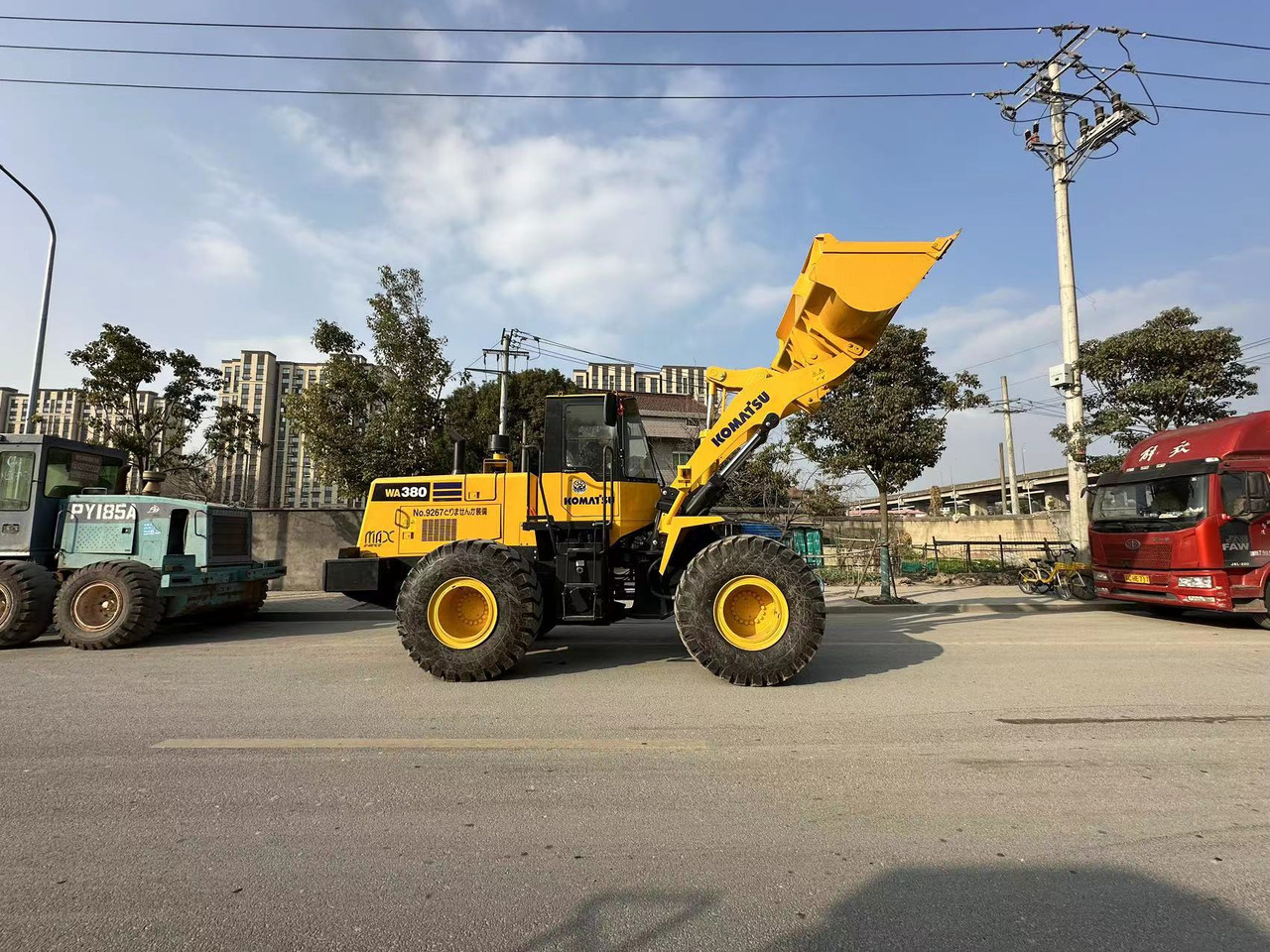 KOMATSU WA 380 - Chargeuse sur pneus: photos 3 KOMATSU WA 380 - Chargeuse sur pneus: photos 3