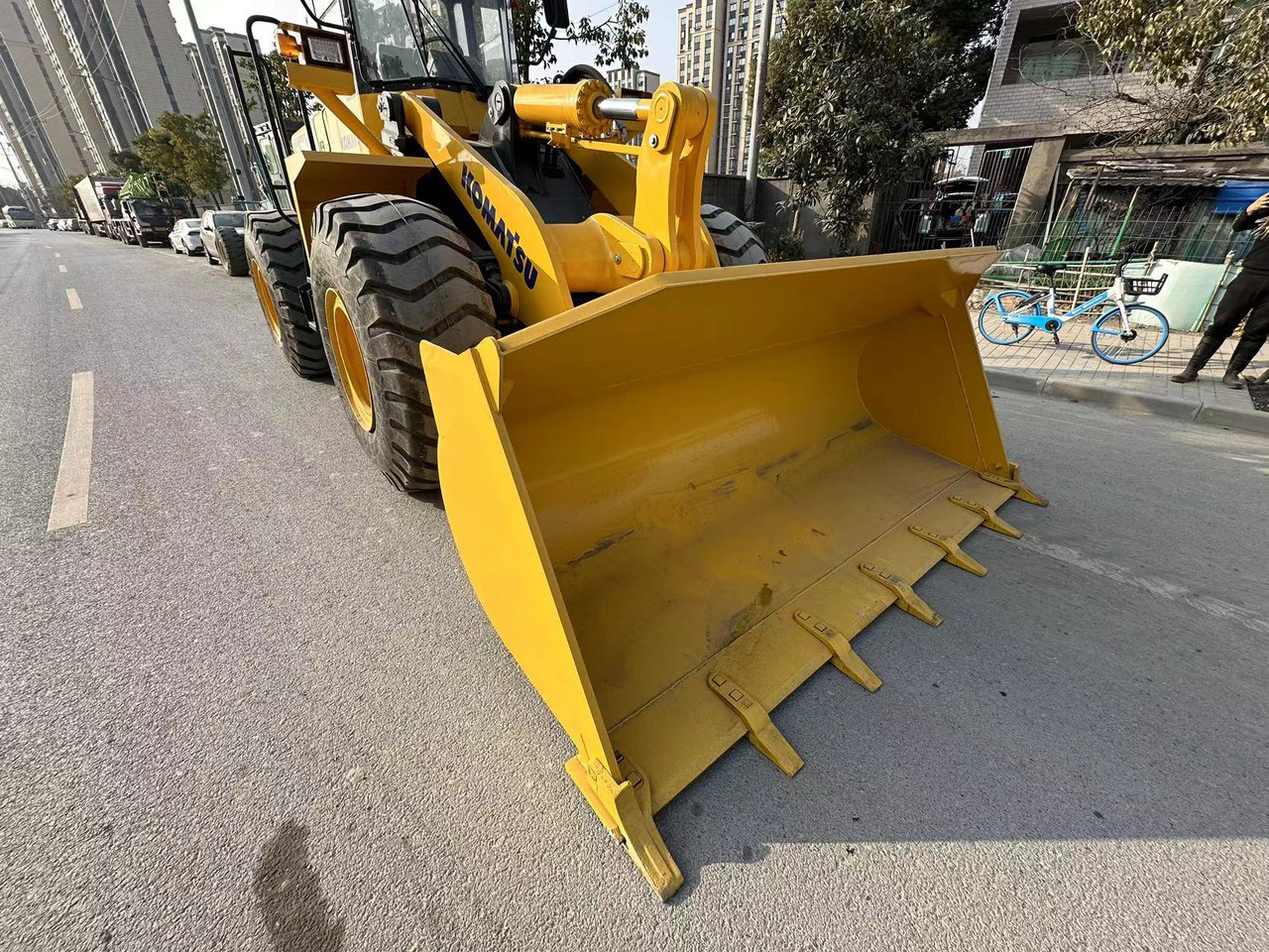 KOMATSU WA 380 - Chargeuse sur pneus: photos 5 KOMATSU WA 380 - Chargeuse sur pneus: photos 5