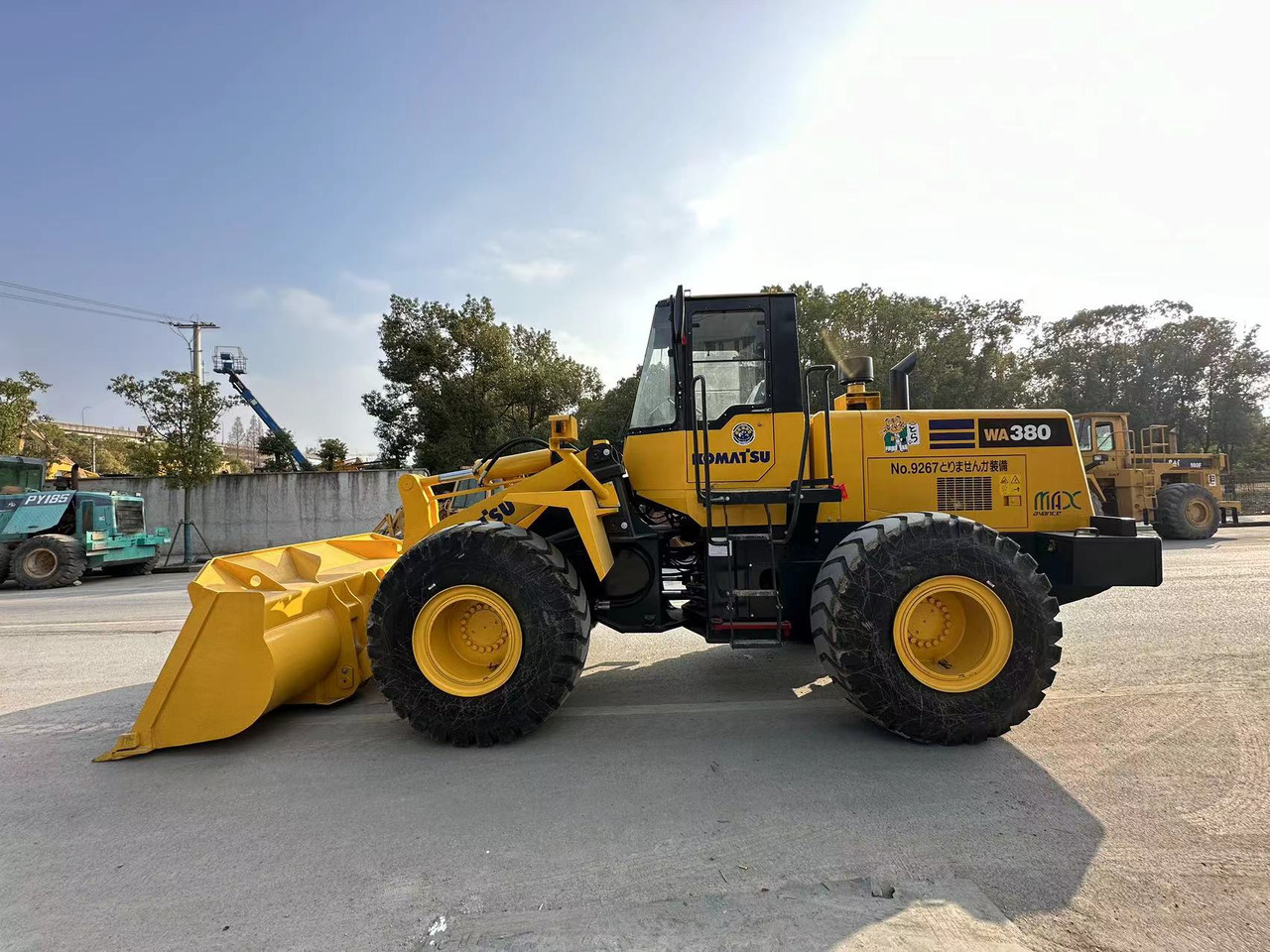 KOMATSU WA 380 - Chargeuse sur pneus: photos 1 KOMATSU WA 380 - Chargeuse sur pneus: photos 1