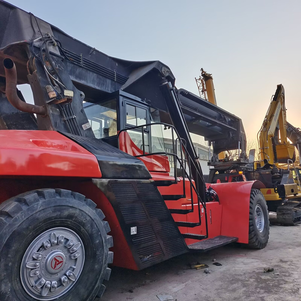 SANY SRSC45C30 - Reach stacker: photos 1 SANY SRSC45C30 - Reach stacker: photos 1