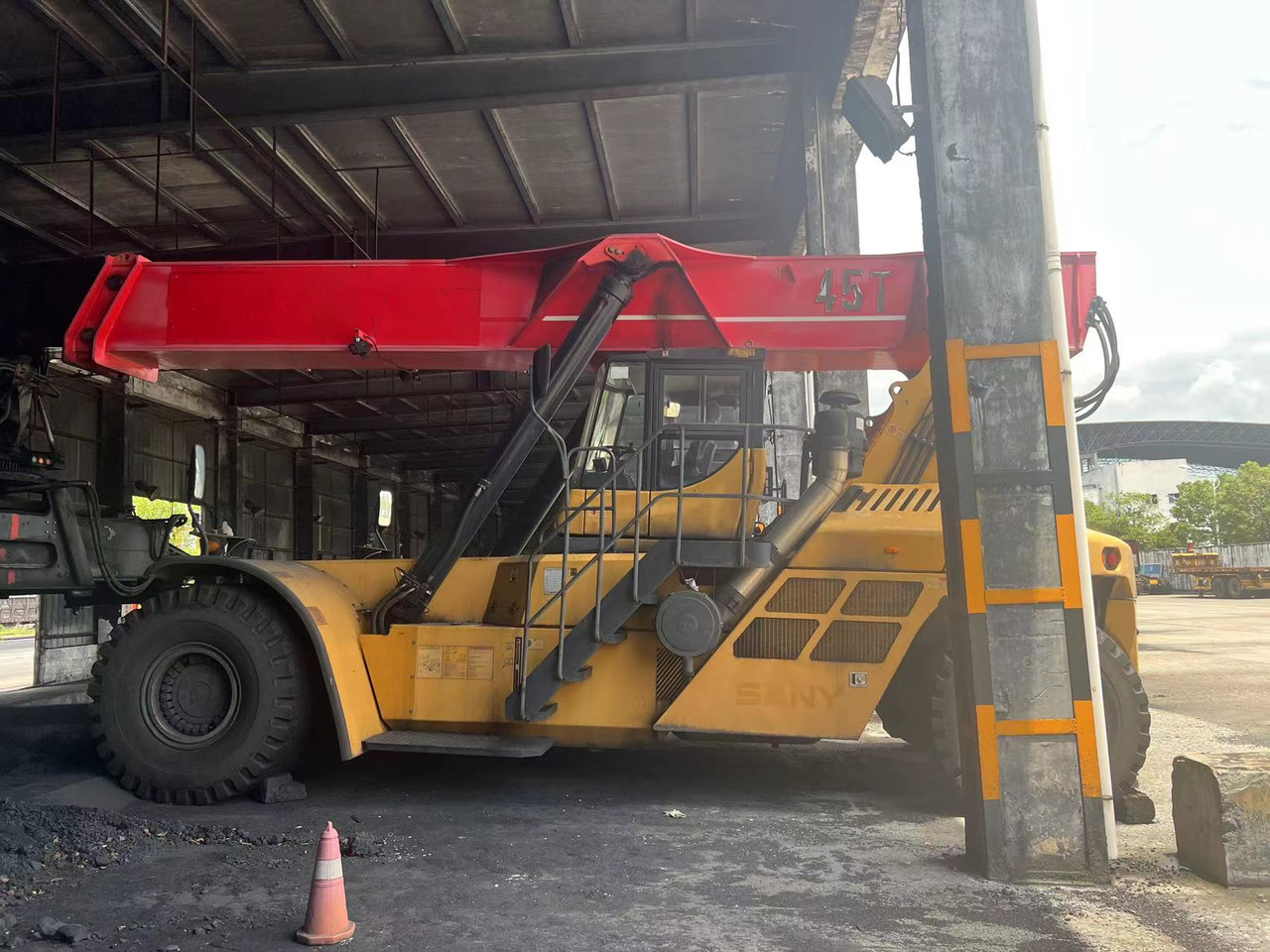 Reach stacker neuf SANY SRSC45H1: photos 1
