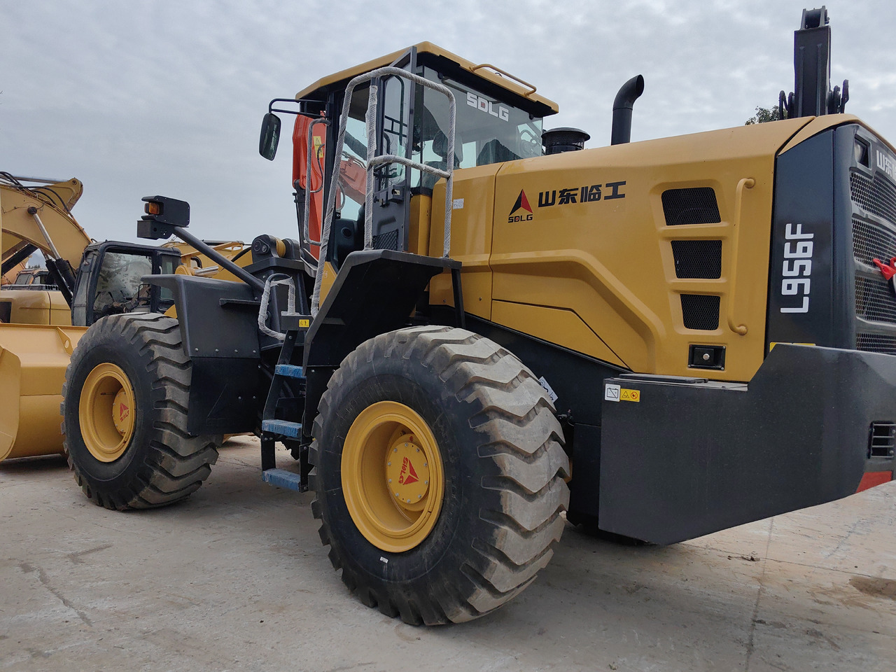 SDLG 956F - Chargeuse sur pneus: photos 2 SDLG 956F - Chargeuse sur pneus: photos 2