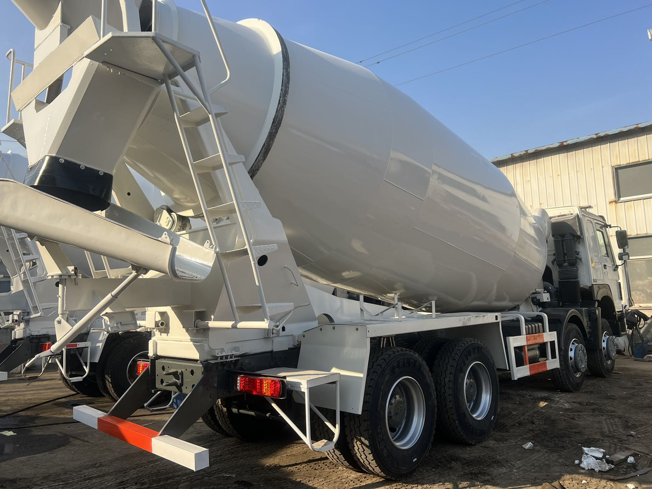 SINOTRUK HOWO 371 8X4 16 Cubic Meter SINOTRUK Howo Concrete Mixer Truck - Bétonnière: photos 2 SINOTRUK HOWO 371 8X4 16 Cubic Meter SINOTRUK Howo Concrete Mixer Truck - Bétonnière: photos 2