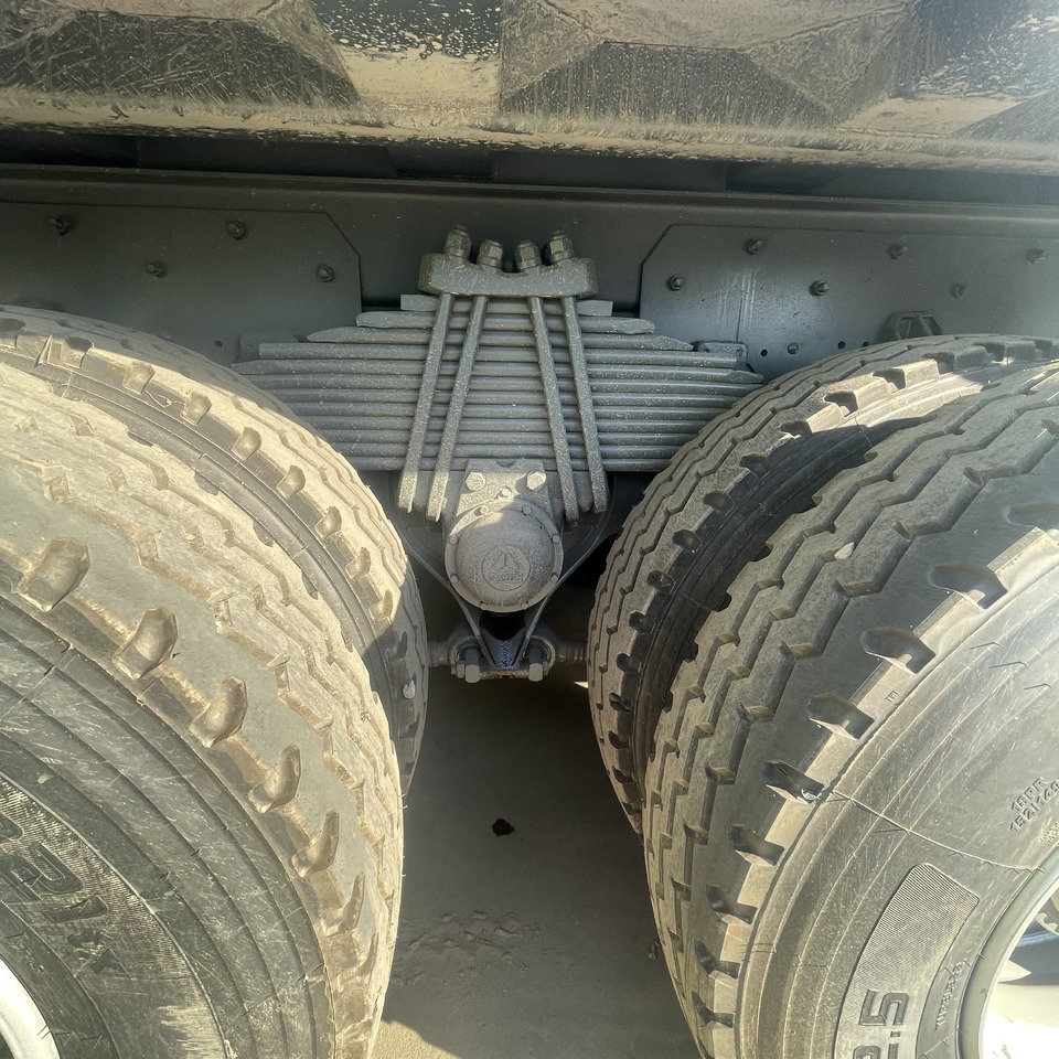 SINOTRUK HOWO 375 6*4 10 WHEELS TEN TIRES 371 380 400 420 HP - Camion benne: photos 5 SINOTRUK HOWO 375 6*4 10 WHEELS TEN TIRES 371 380 400 420 HP - Camion benne: photos 5