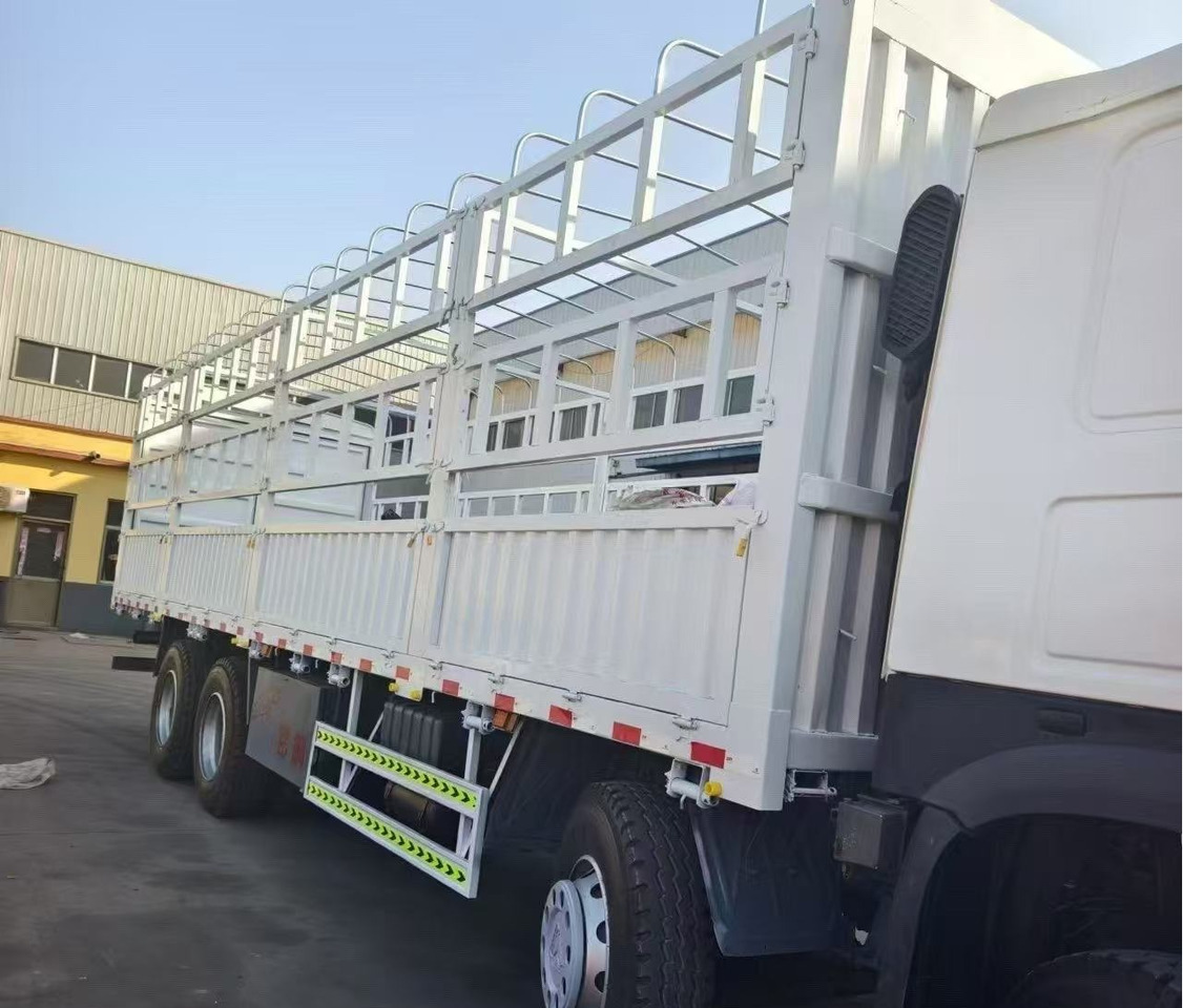 SINOTRUK HOWO 8*4 LIVESTOCK DUNMP TRUCK - Camion benne: photos 5 SINOTRUK HOWO 8*4 LIVESTOCK DUNMP TRUCK - Camion benne: photos 5