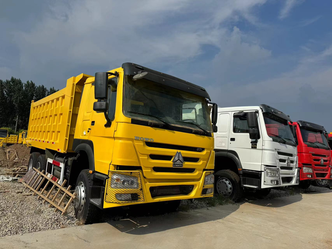 SINOTRUK HOWO DUMP TRUCK 6*4 8*4 371 380 400 420 460 HP - Camion benne: photos 3 SINOTRUK HOWO DUMP TRUCK 6*4 8*4 371 380 400 420 460 HP - Camion benne: photos 3
