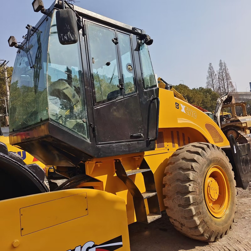 XCMG XS223J Goat Horn Vibratory Roller Compactor - Rouleau compresseur: photos 3 XCMG XS223J Goat Horn Vibratory Roller Compactor - Rouleau compresseur: photos 3