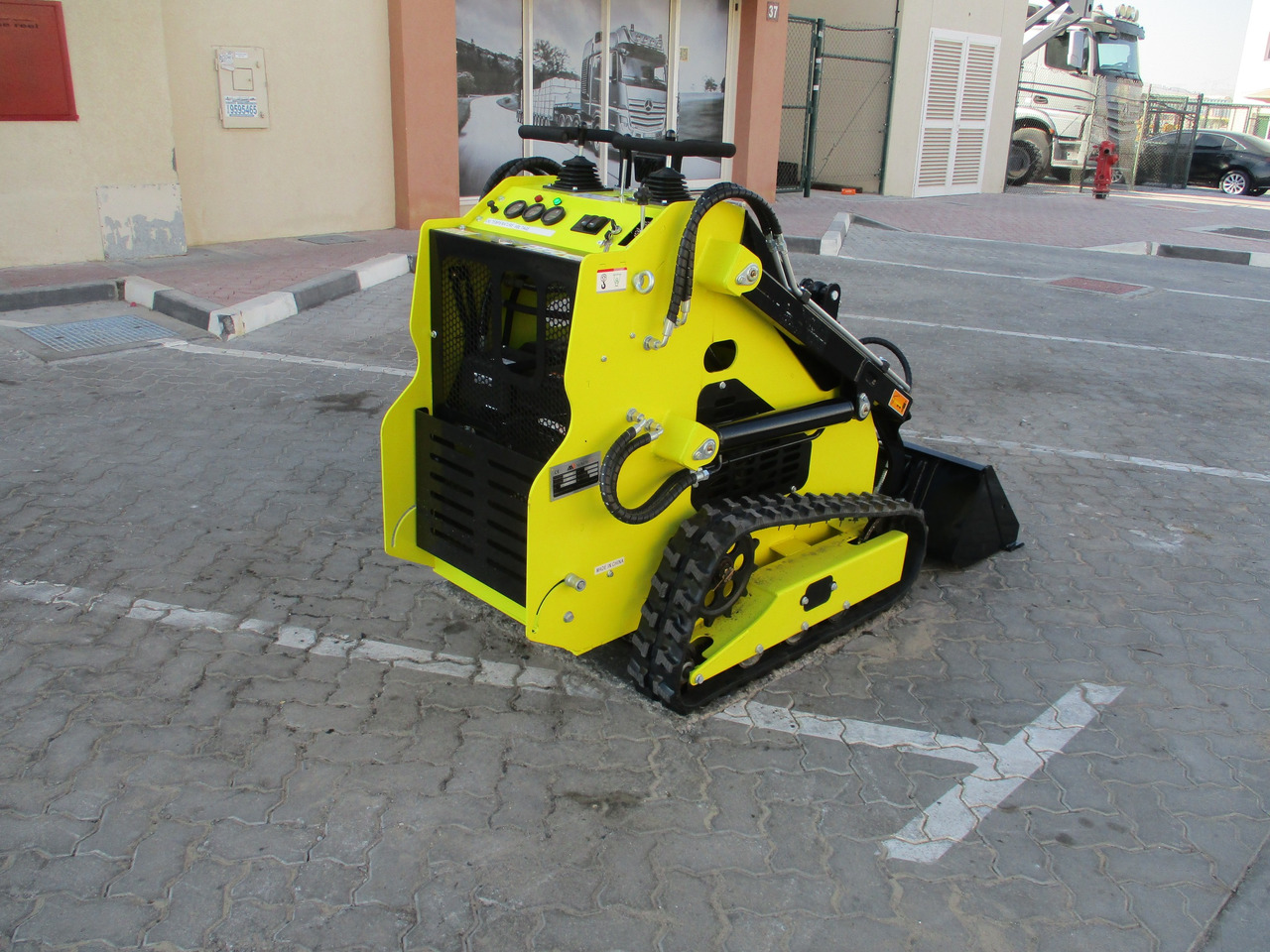 MACHPRO MPS330 Mini Skid Steer - Mini chargeuse: photos 3 MACHPRO MPS330 Mini Skid Steer - Mini chargeuse: photos 3