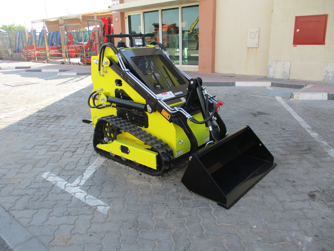 MACHPRO MPS330 Mini Skid Steer - Mini chargeuse: photos 1 MACHPRO MPS330 Mini Skid Steer - Mini chargeuse: photos 1
