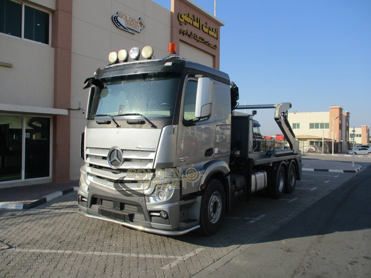 MERCEDES-BENZ 2642 6×2 DOUBLE SKIP LOADER with HIAB Crane - Camion multibenne: photos 2 MERCEDES-BENZ 2642 6×2 DOUBLE SKIP LOADER with HIAB Crane - Camion multibenne: photos 2