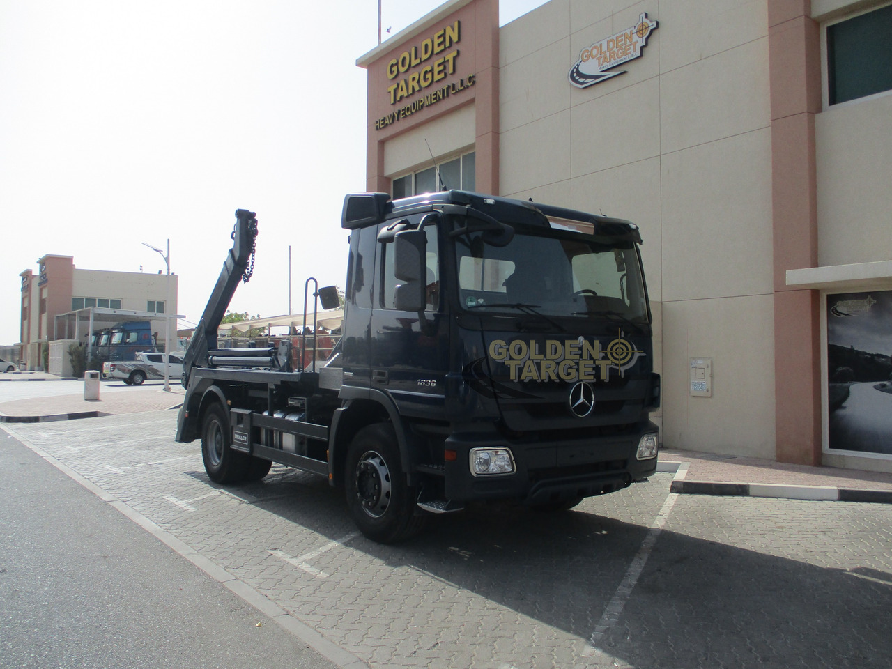 MERCEDES-BENZ Actros 1836 4x2 Skip Loader - Camion multibenne: photos 1 MERCEDES-BENZ Actros 1836 4x2 Skip Loader - Camion multibenne: photos 1