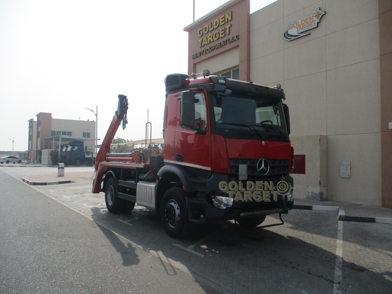 MERCEDES-BENZ Arocs 1832 4x2 Skip Loader - Camion multibenne: photos 2 MERCEDES-BENZ Arocs 1832 4x2 Skip Loader - Camion multibenne: photos 2