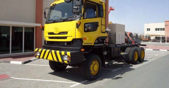 Nissan UD CZ4YL 6x6 Chassis Truck - Châssis cabine: photos 1 Nissan UD CZ4YL 6x6 Chassis Truck - Châssis cabine: photos 1