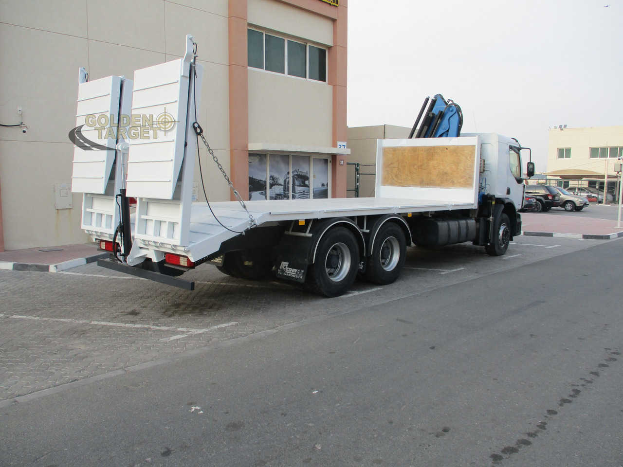 RENAULT Kerax 380 6×4 Crane Truck - Camion grue: photos 3 RENAULT Kerax 380 6×4 Crane Truck - Camion grue: photos 3