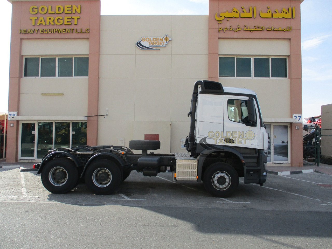 Mercedes-Benz Actros 3342 6x4 Right Hand Head Truck - Tracteur routier: photos 5 Mercedes-Benz Actros 3342 6x4 Right Hand Head Truck - Tracteur routier: photos 5