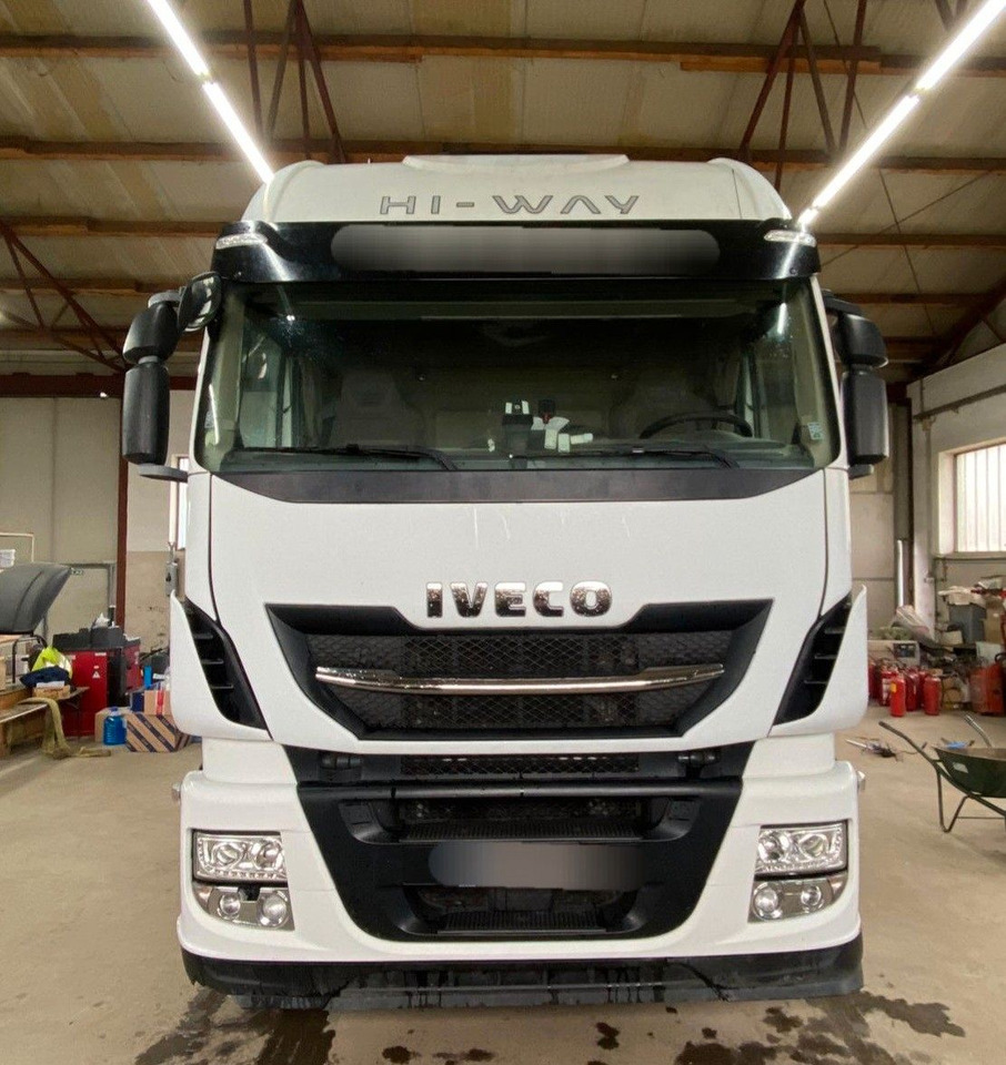 Iveco Stralis 460 Hi-Way 4x2Tractor -Tipper hydraulic - Tracteur routier: photos 1 Iveco Stralis 460 Hi-Way 4x2Tractor -Tipper hydraulic - Tracteur routier: photos 1