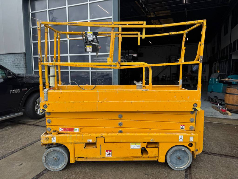 Haulotte Compact 10 N - Nacelle ciseaux: photos 1 Haulotte Compact 10 N - Nacelle ciseaux: photos 1