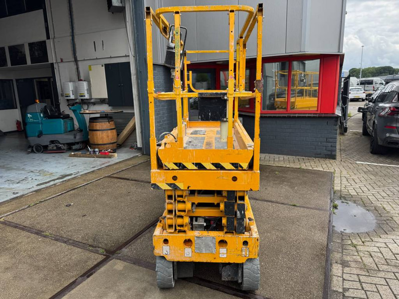 Haulotte Compact 10 N - Nacelle ciseaux: photos 4 Haulotte Compact 10 N - Nacelle ciseaux: photos 4
