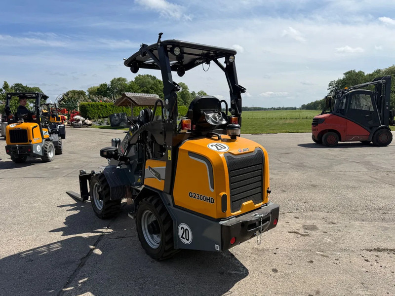 Giant 2300 HD NIEUW Shovel! Giant Kubota - Chargeuse sur pneus: photos 2 Giant 2300 HD NIEUW Shovel! Giant Kubota - Chargeuse sur pneus: photos 2