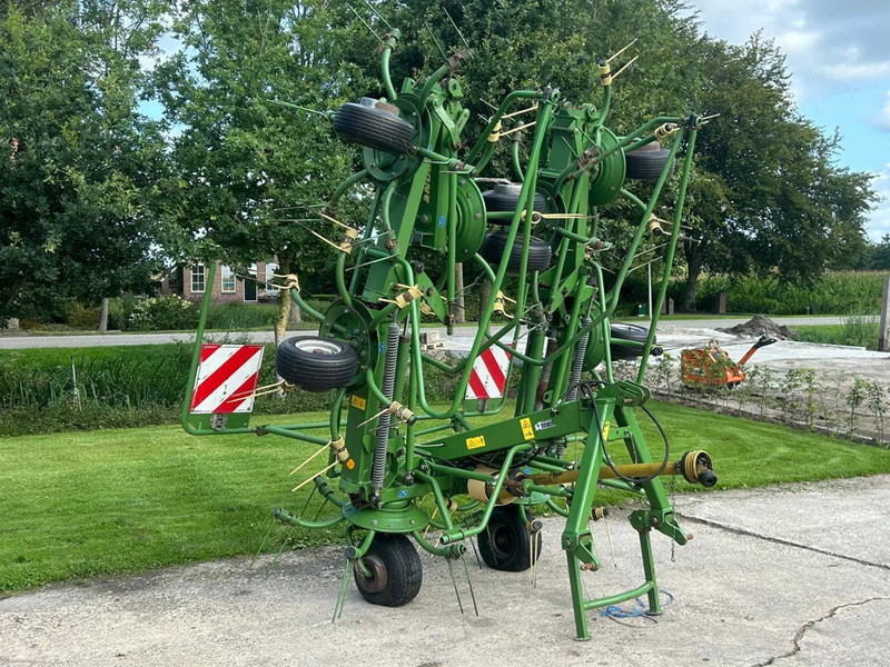 Krone KW 8.82/8 Schudder 8 elements Schudder - Faneuse: photos 1 Krone KW 8.82/8 Schudder 8 elements Schudder - Faneuse: photos 1