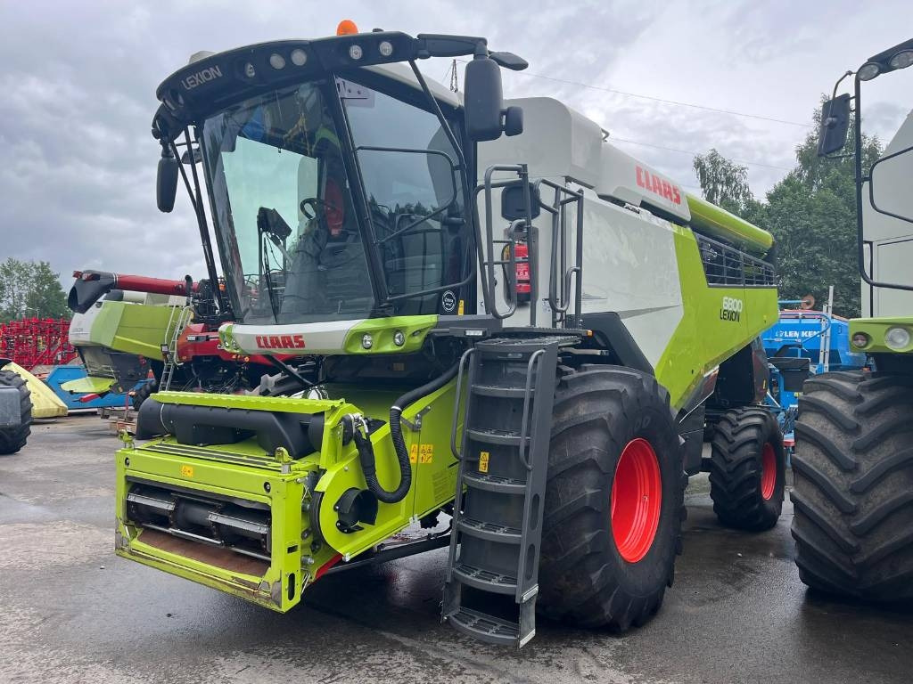 Claas Lexion 6800 - Moissonneuse-batteuse: photos 1 Claas Lexion 6800 - Moissonneuse-batteuse: photos 1
