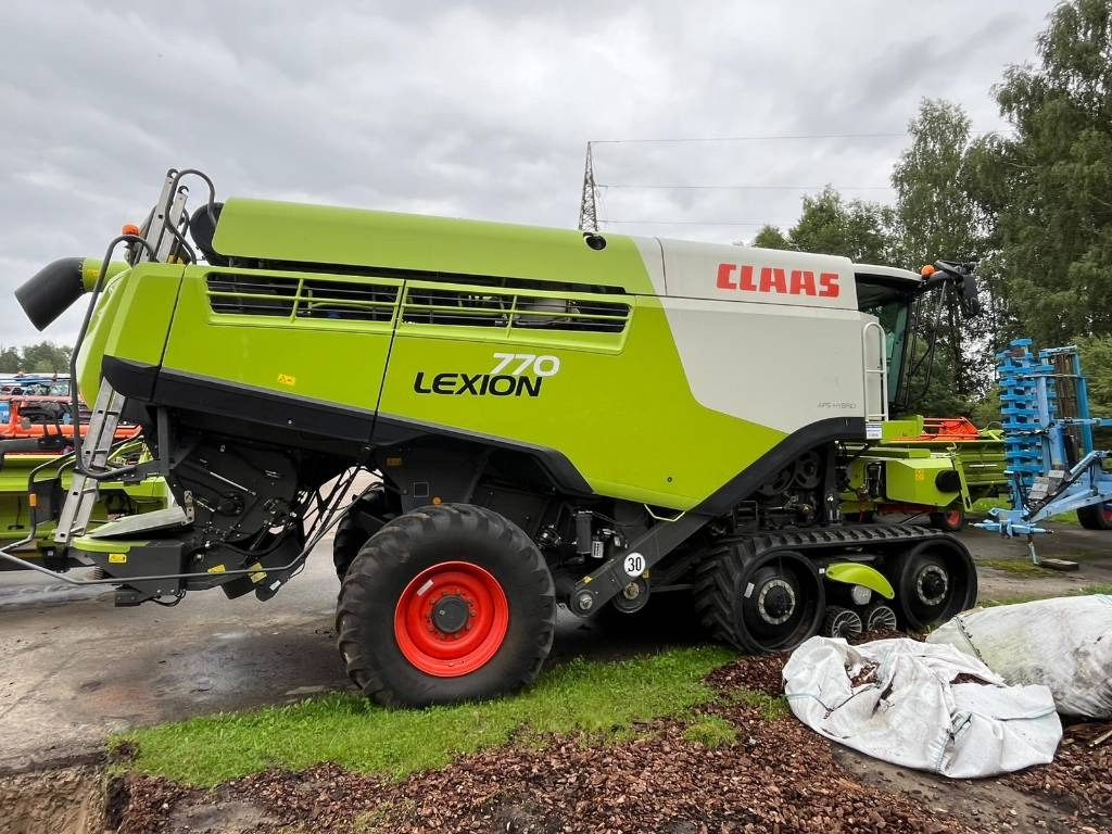 Claas Lexion 770 TT - Moissonneuse-batteuse: photos 1 Claas Lexion 770 TT - Moissonneuse-batteuse: photos 1