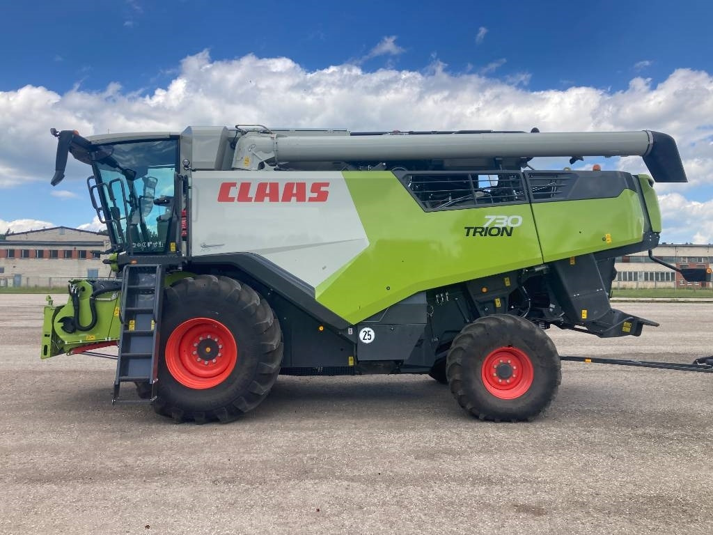 Claas Trion 730 - Moissonneuse-batteuse: photos 2 Claas Trion 730 - Moissonneuse-batteuse: photos 2