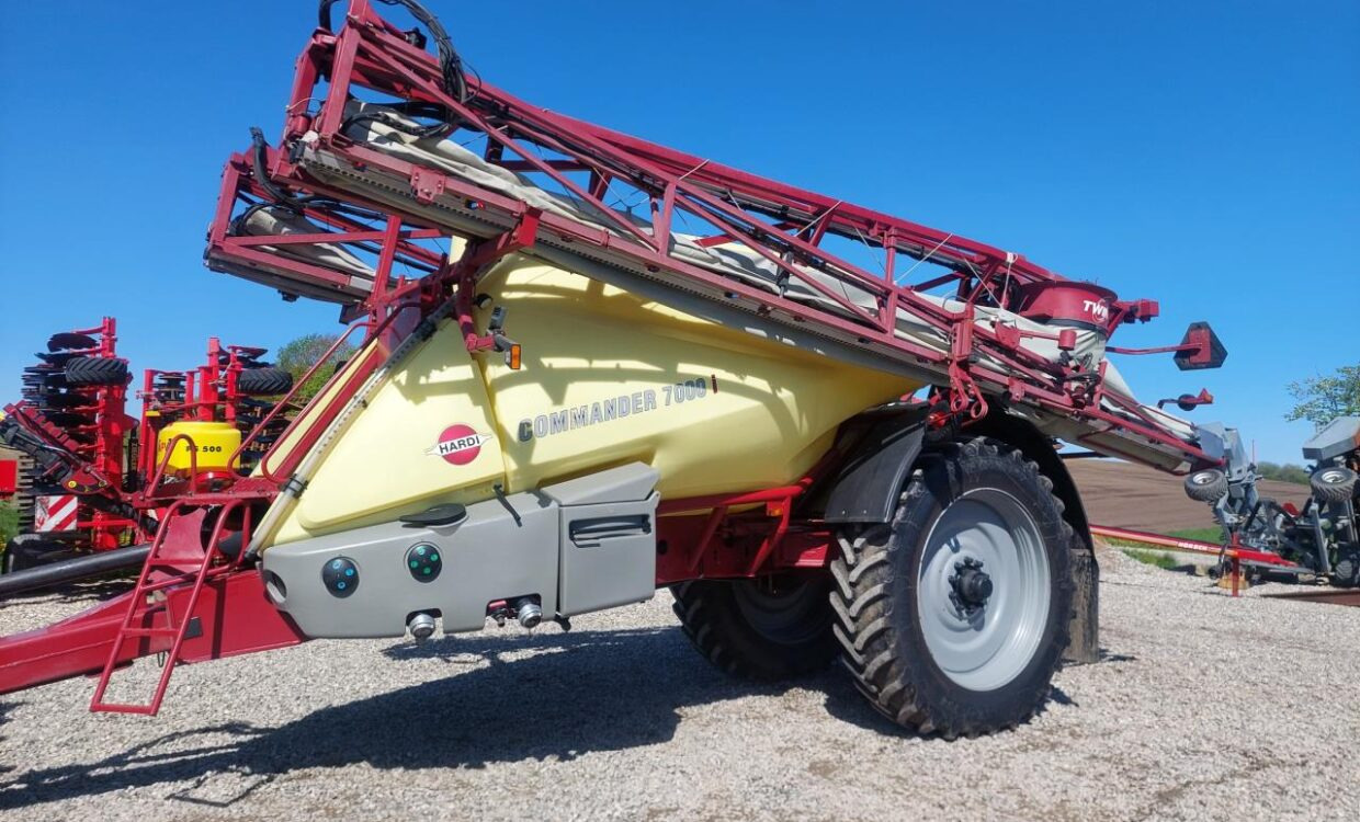 Hardi Commander 7000i - 28m Twin - Pulvérisateur traîné: photos 1 Hardi Commander 7000i - 28m Twin - Pulvérisateur traîné: photos 1