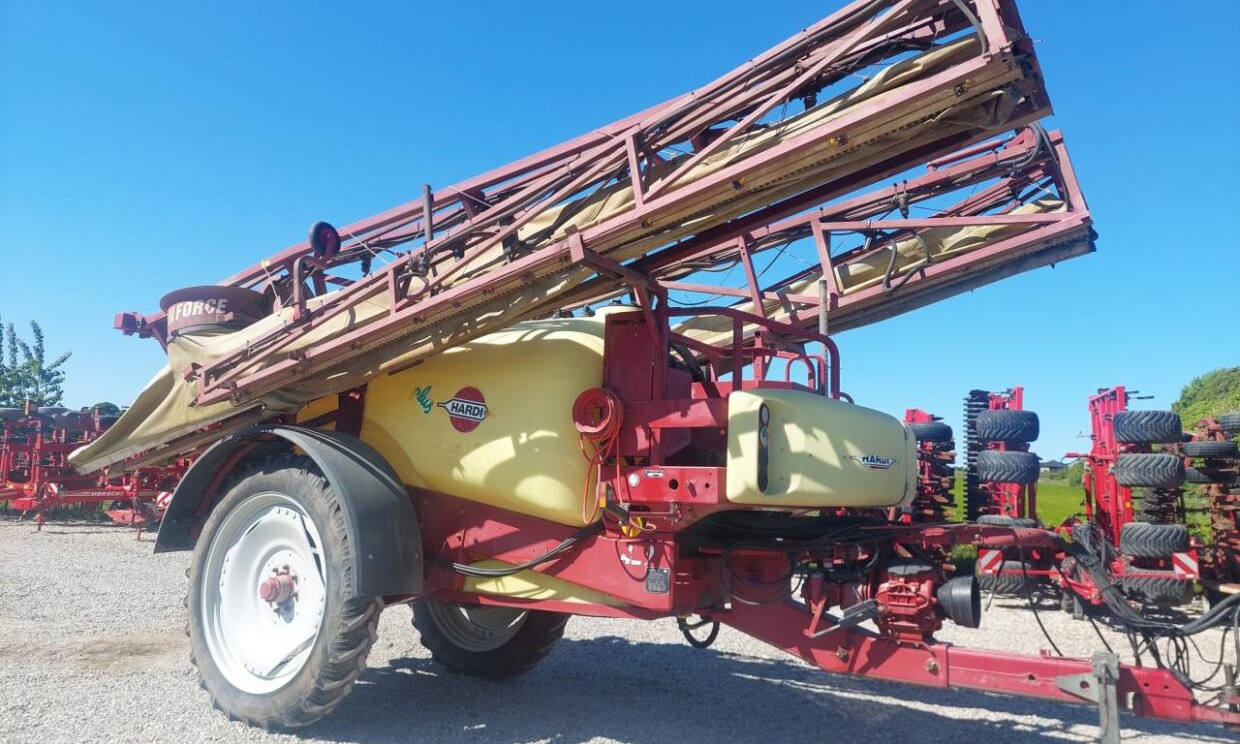 Hardi Commander Plus 4200 - 28m Twin - Pulvérisateur traîné: photos 3 Hardi Commander Plus 4200 - 28m Twin - Pulvérisateur traîné: photos 3