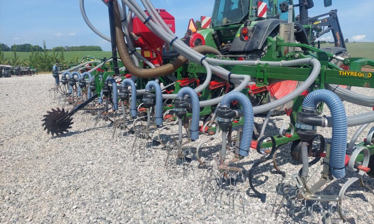 Thyregod TRV 12 med frø-/gødning-udstyr - Machine agricole: photos 1 Thyregod TRV 12 med frø-/gødning-udstyr - Machine agricole: photos 1