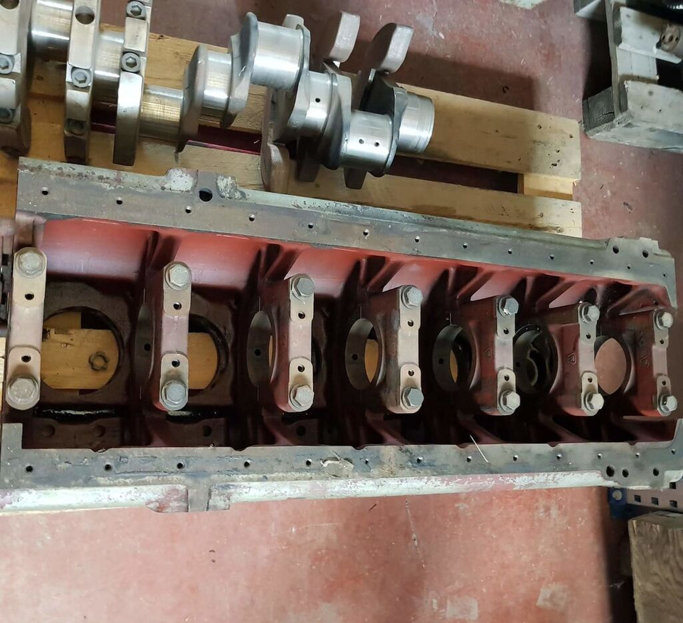 Deutz F6L 413 R 5 8865514 Deutz F6L 413 R - Bloc-cylindres pour Camion: photos 3 Deutz F6L 413 R 5 8865514 Deutz F6L 413 R - Bloc-cylindres pour Camion: photos 3