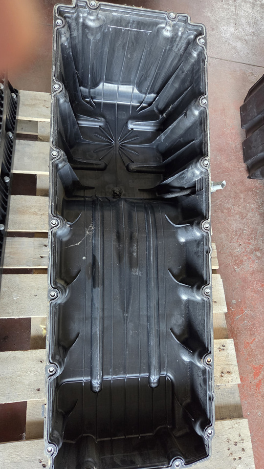 MERCEDES-BENZ ACTROS MP4 A4700105513 - Carter d'huile: photos 4 MERCEDES-BENZ ACTROS MP4 A4700105513 - Carter d'huile: photos 4