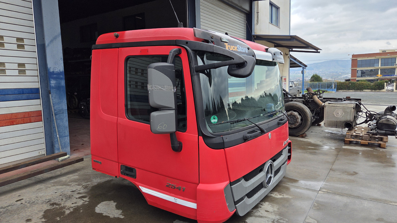 MERCEDES-BENZ CABIN ACTROS MP3 MEDIUM - Cabine pour Camion: photos 3 MERCEDES-BENZ CABIN ACTROS MP3 MEDIUM - Cabine pour Camion: photos 3