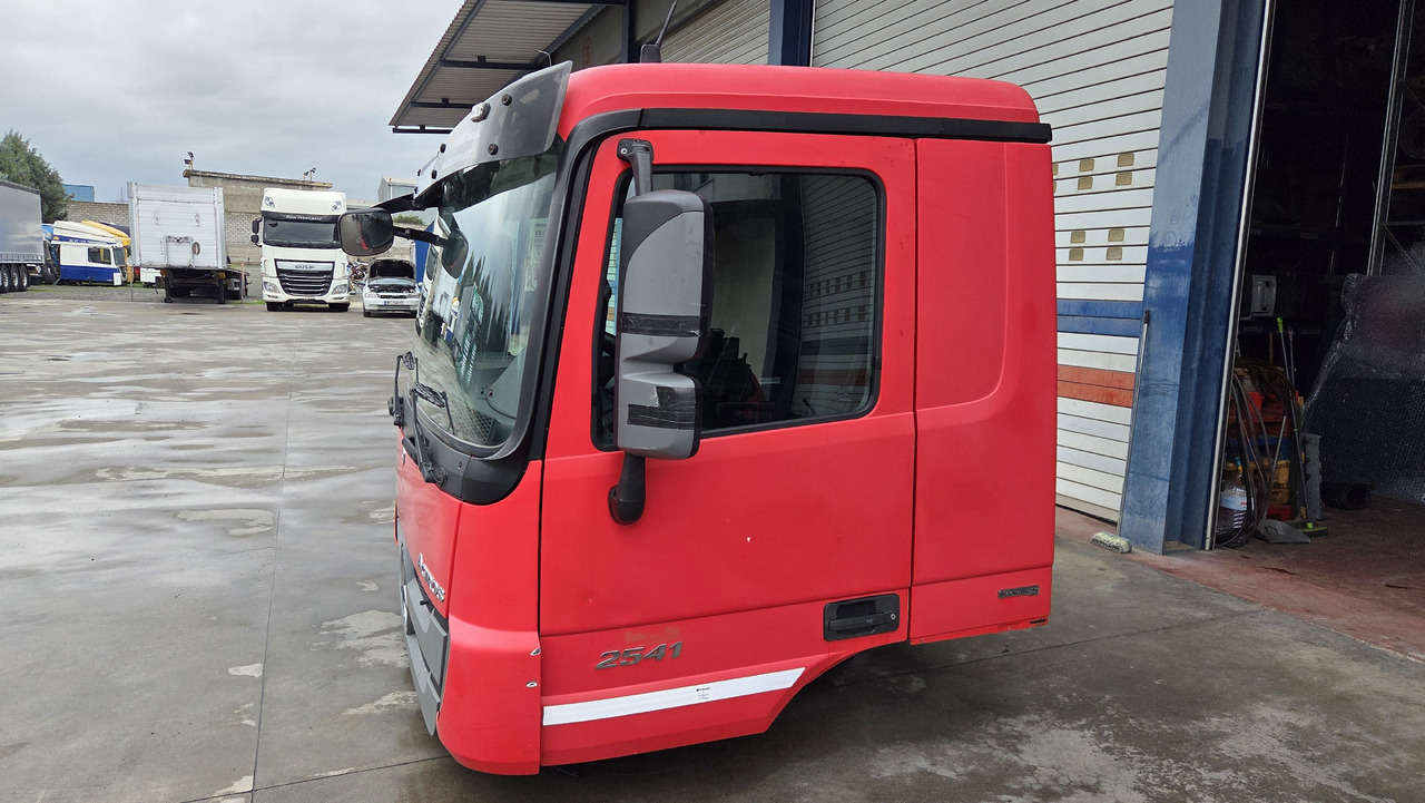 MERCEDES-BENZ CABIN ACTROS MP3 MEDIUM - Cabine pour Camion: photos 1 MERCEDES-BENZ CABIN ACTROS MP3 MEDIUM - Cabine pour Camion: photos 1