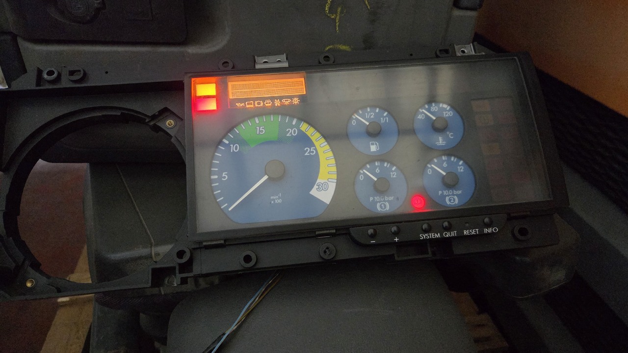 MERCEDES INSTRUMENT PANEL ATEGO A0004464521 - Panel de instrumentos: photos 1 MERCEDES INSTRUMENT PANEL ATEGO A0004464521 - Panel de instrumentos: photos 1