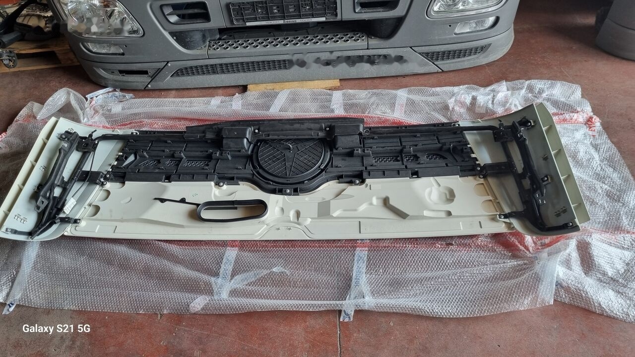 Mercedes-Benz MERCEDES ACTROS MP4 EURO 6 Mercedes-Benz ACTROS MP4 - Capot pour Camion: photos 5 Mercedes-Benz MERCEDES ACTROS MP4 EURO 6 Mercedes-Benz ACTROS MP4 - Capot pour Camion: photos 5