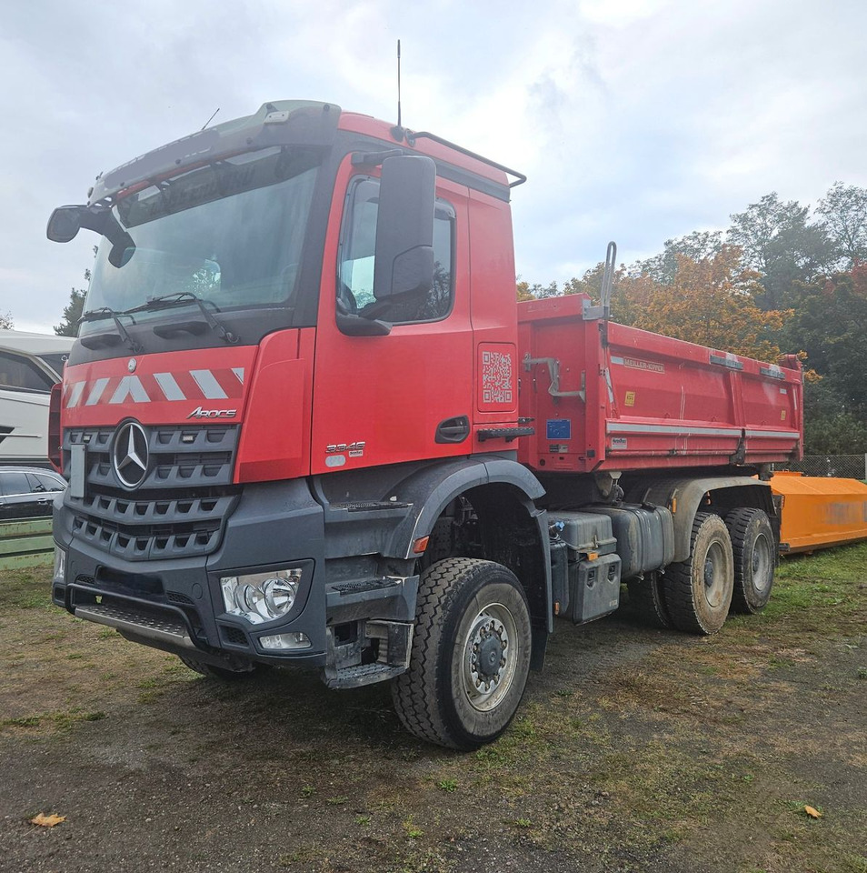 Mercedes-Benz Arocs 3346 6x6 Dreiseitenkipper mit Bordmatik - Camion benne: photos 1 Mercedes-Benz Arocs 3346 6x6 Dreiseitenkipper mit Bordmatik - Camion benne: photos 1