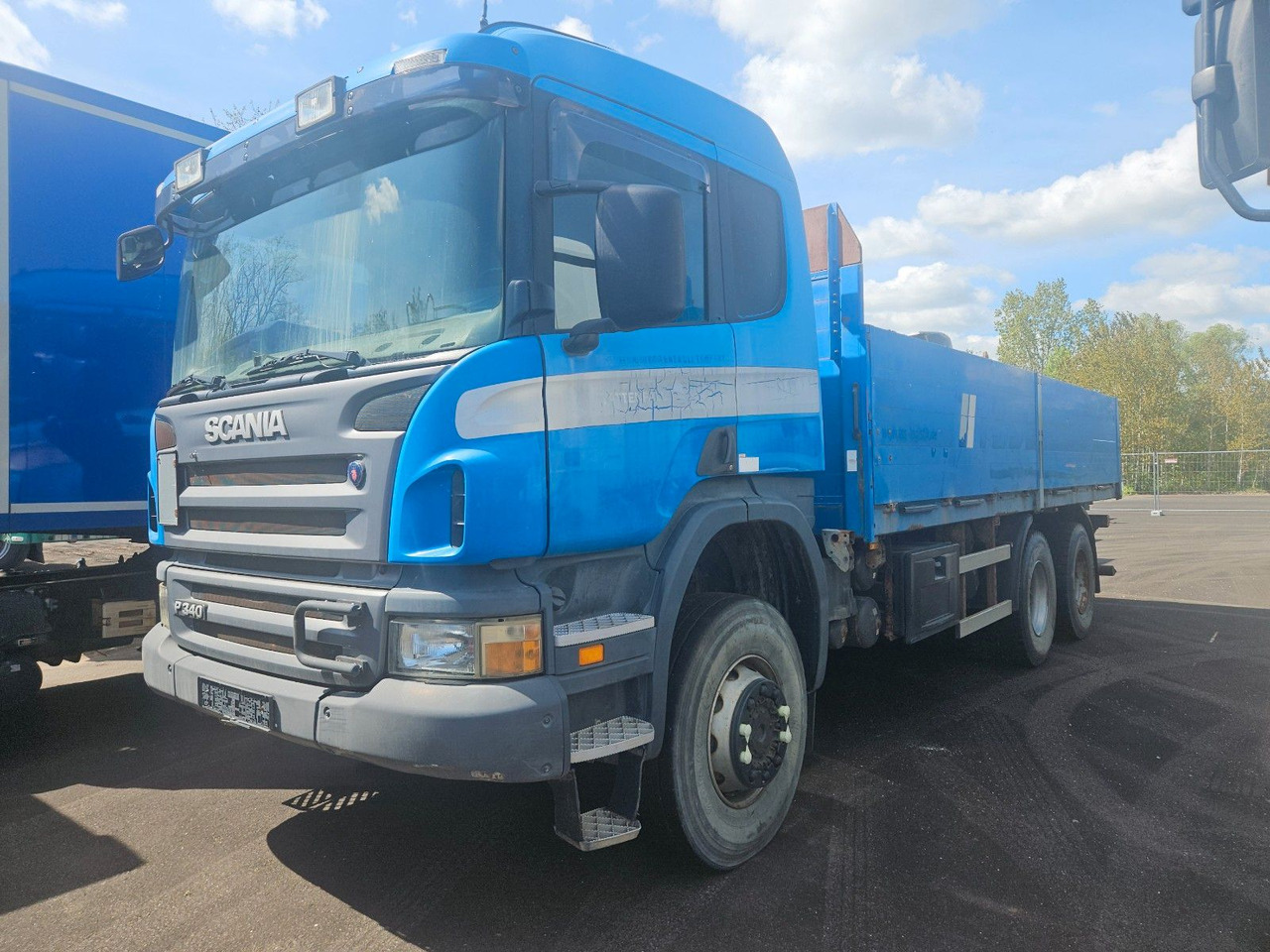 Scania P340 6x6 Pritsche Schaltgetriebe Blatt/Blatt - Camion plateau: photos 1 Scania P340 6x6 Pritsche Schaltgetriebe Blatt/Blatt - Camion plateau: photos 1