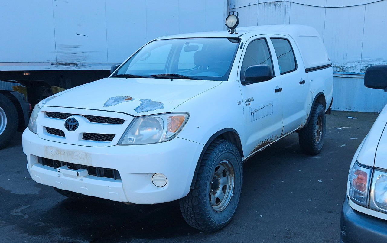 Toyota Hilux Double Cab 4x4 - SUV: photos 2 Toyota Hilux Double Cab 4x4 - SUV: photos 2