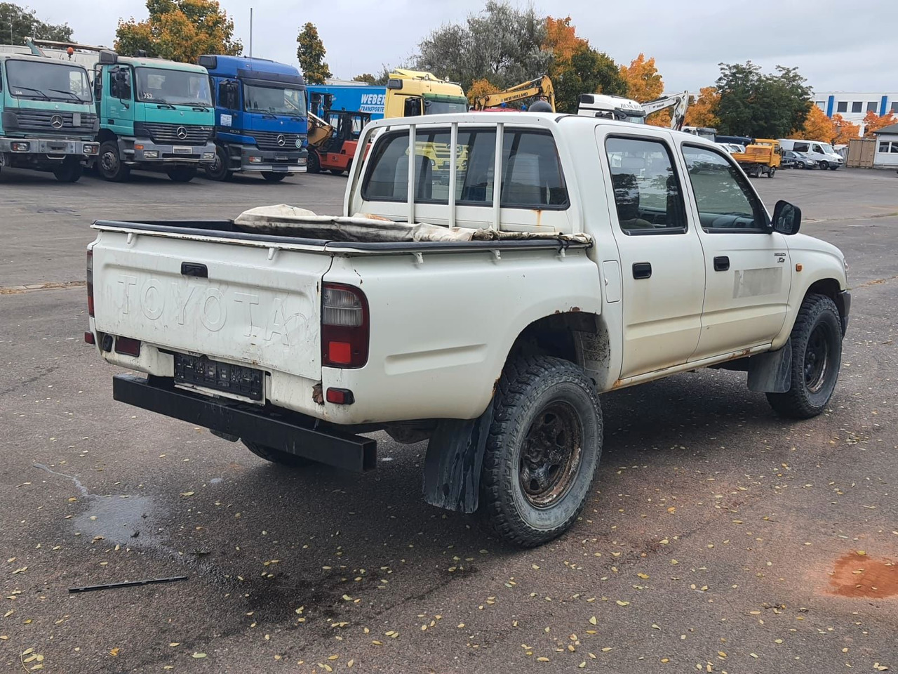 Toyota Hilux Double Cab 4x4 - SUV: photos 3 Toyota Hilux Double Cab 4x4 - SUV: photos 3