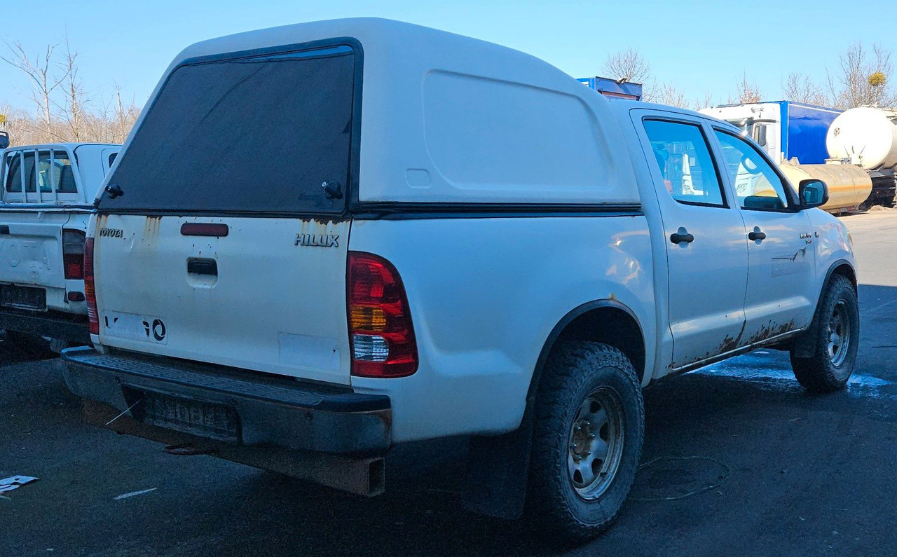 Toyota Hilux Double Cab 4x4 - SUV: photos 3 Toyota Hilux Double Cab 4x4 - SUV: photos 3