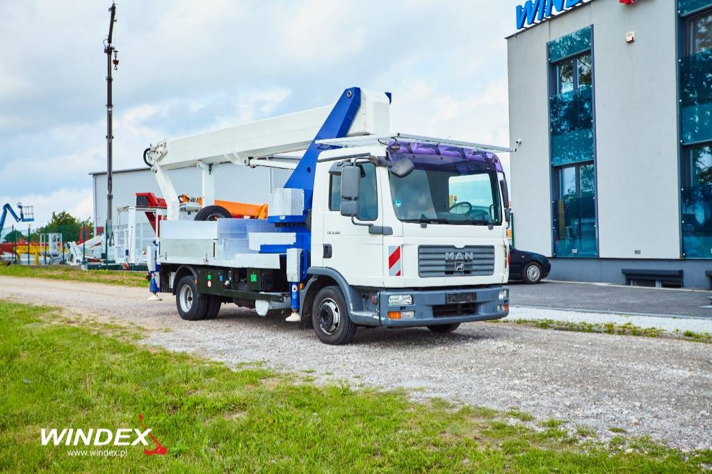 Wumag WT 300 - Camion avec nacelle: photos 1 Wumag WT 300 - Camion avec nacelle: photos 1