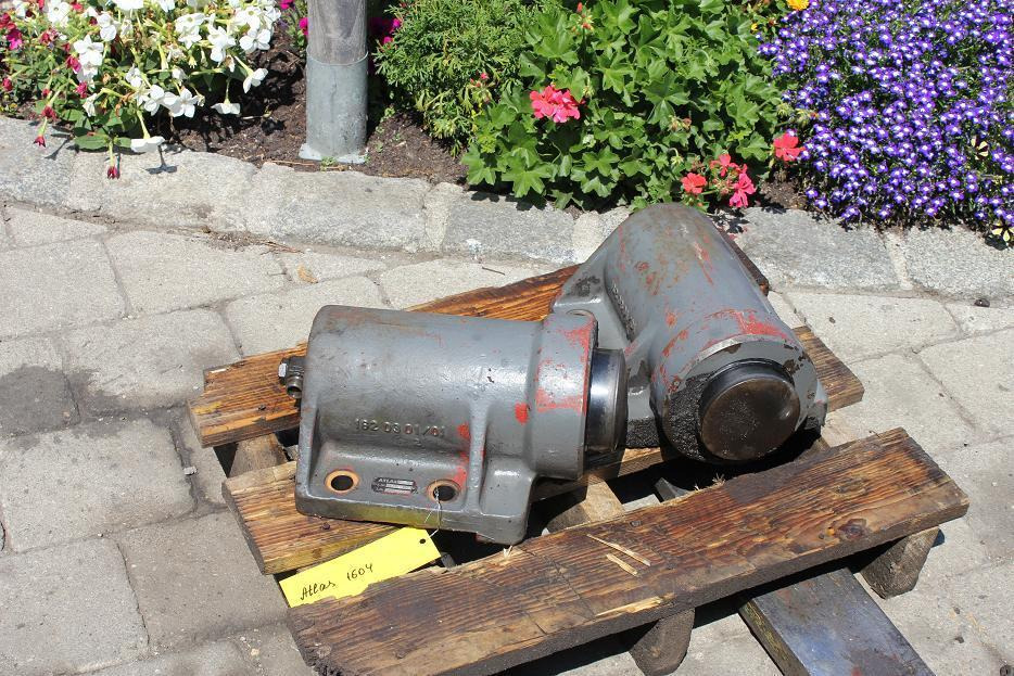 Atlas 1604 - Vérin hydraulique pour Engins de chantier: photos 1 Atlas 1604 - Vérin hydraulique pour Engins de chantier: photos 1