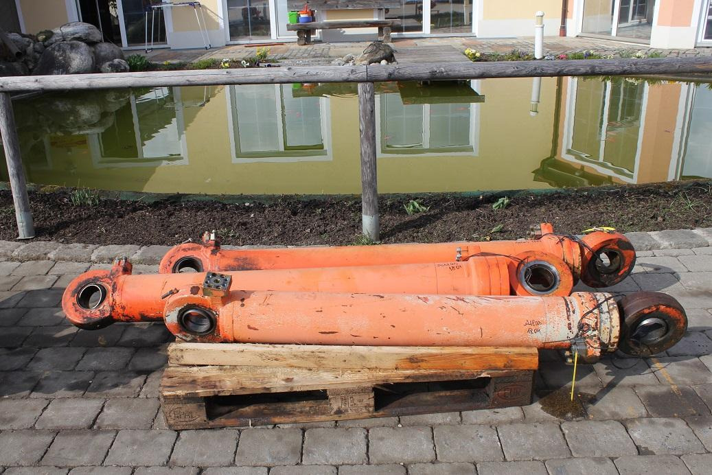 Atlas 1804 - Vérin hydraulique pour Engins de chantier: photos 1 Atlas 1804 - Vérin hydraulique pour Engins de chantier: photos 1