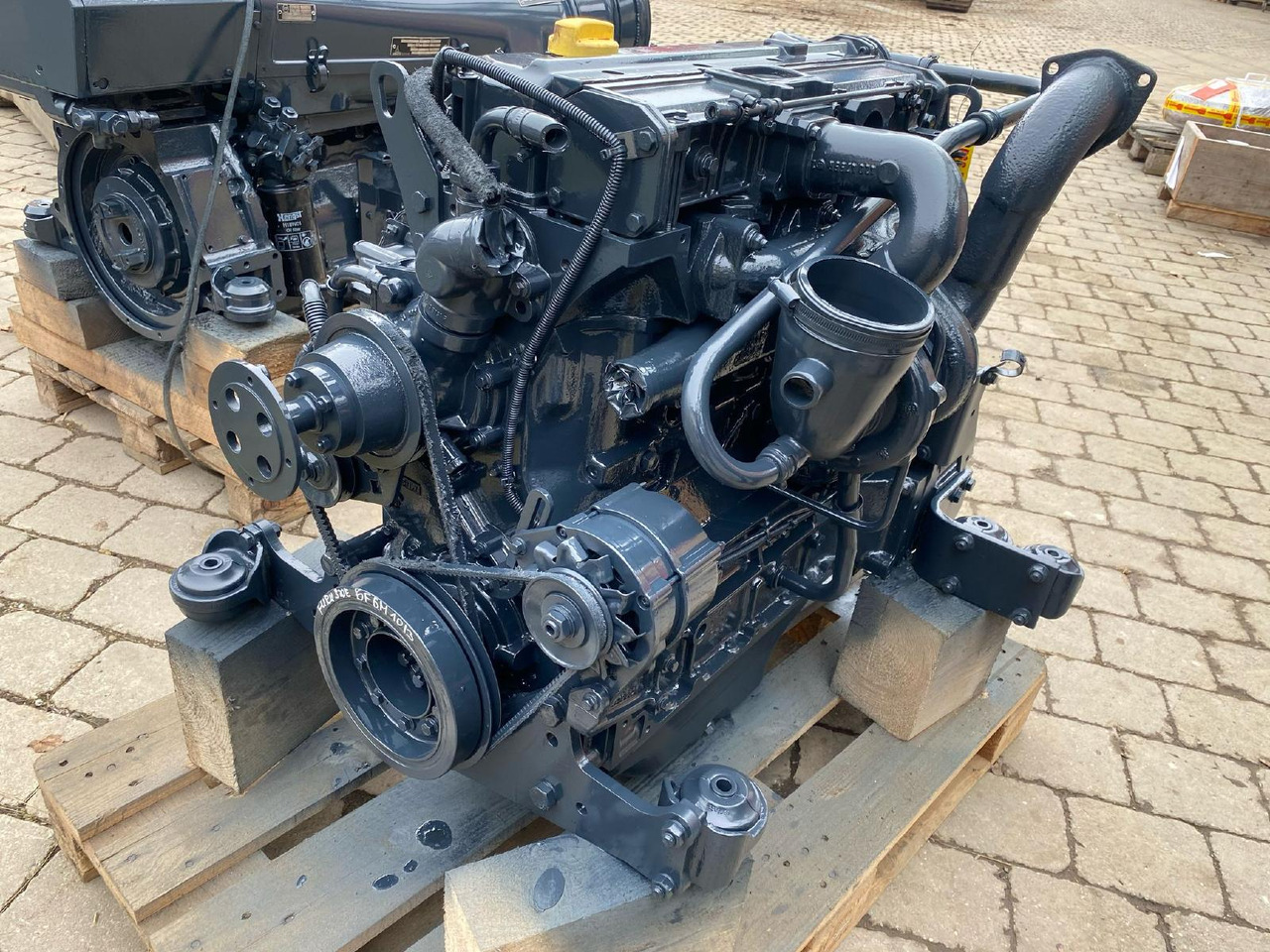 Deutz BF4M1013 aus Furukawa 320E - Moteur pour Engins de chantier: photos 3 Deutz BF4M1013 aus Furukawa 320E - Moteur pour Engins de chantier: photos 3